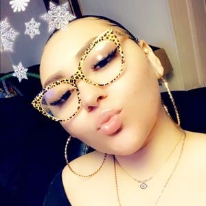 Meet your Posher, Janay